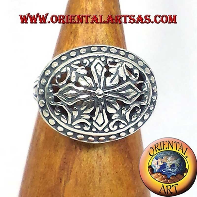 Anello in argento stile impero traforato alto a decorazioni laterali