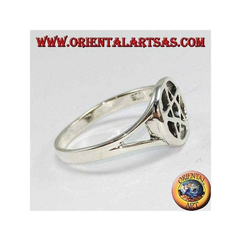Anillo de plata con pentáculo perforado