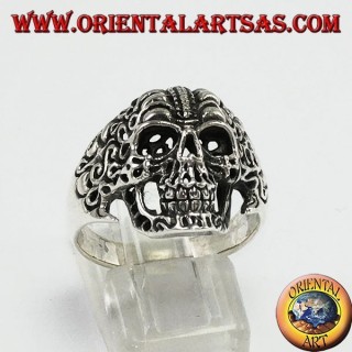 Anillo de plata, cráneo tribal