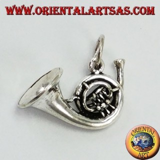 Colgante de plata, Trompeta