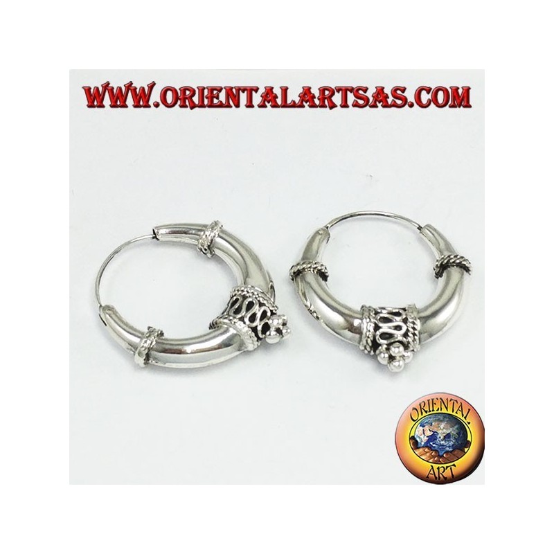 Silver earrings, decorated crescent circle with Ø mm diameter. 26