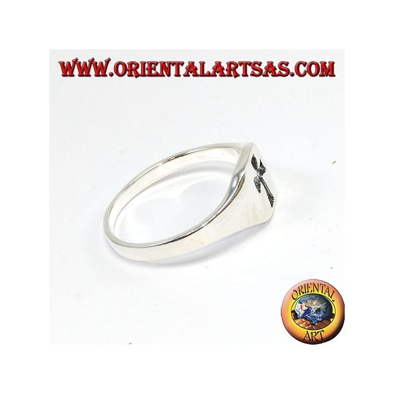 Anillo de plata, cruz grabada