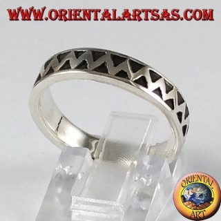 Anello in argento fedina,intagliata zig zag