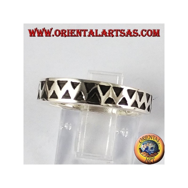 Anello in argento fedina,intagliata zig zag