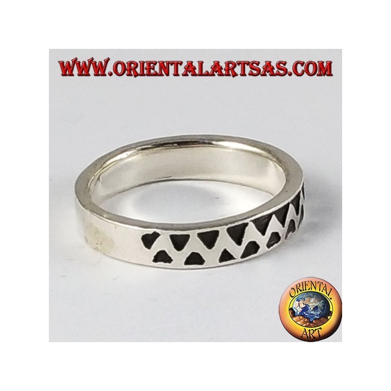 Ring in silver, carved zig zag