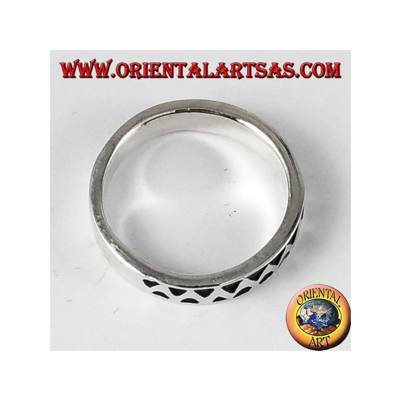 Anillo en plata, zig zag tallado