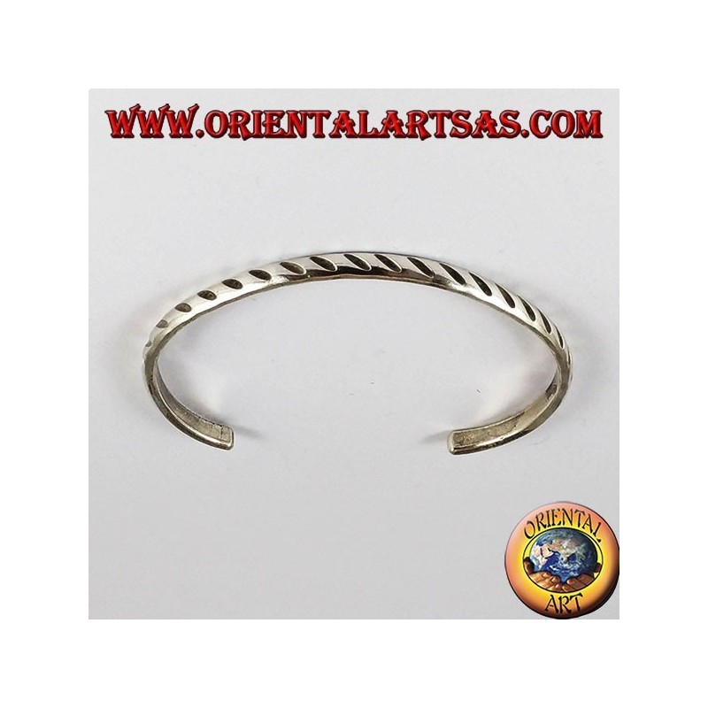 Robustes Silberarmband mit schrägen Gravuren