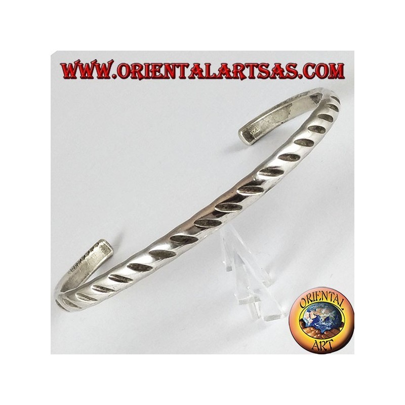 Bracciale in argento rigido con incisioni oblique