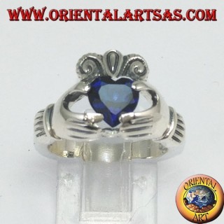 Anillo Claddagh con circonita (color azul zafiro)