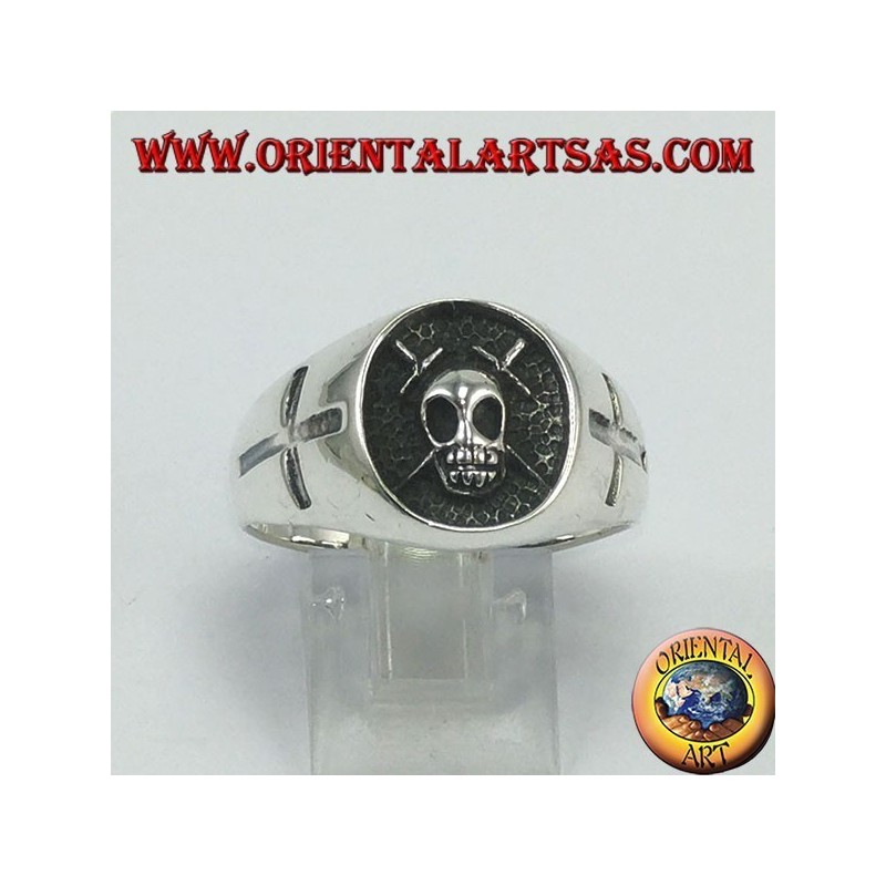 Silberne Ringdichtung, Totenkopf mit Kreuzen