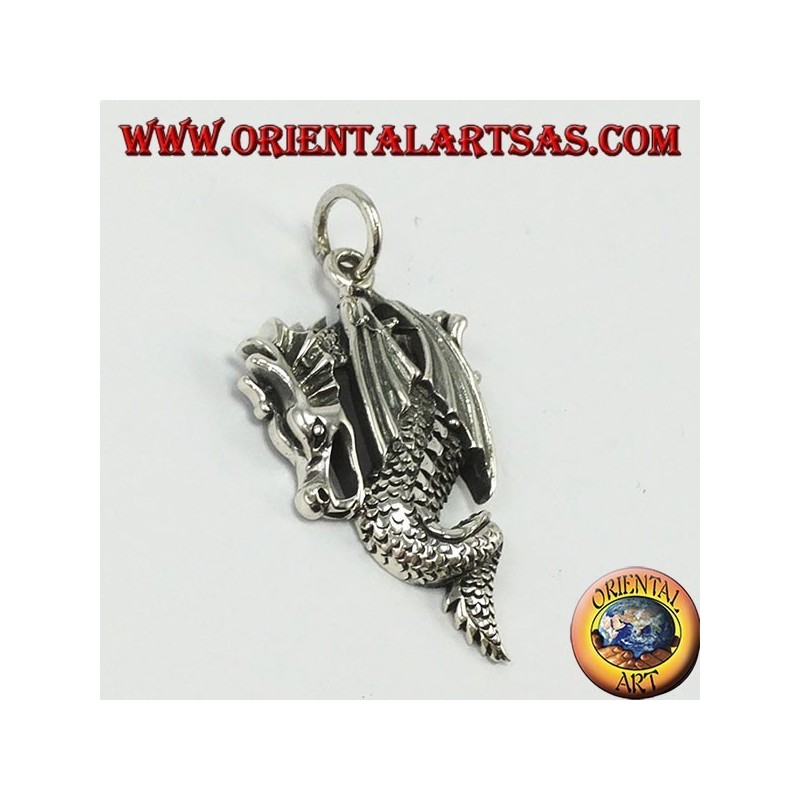 Colgante de plata, dragón con alas cerradas