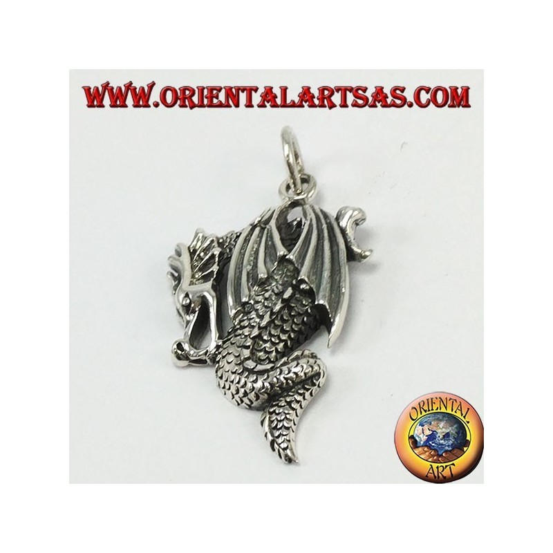 Pendentif en argent, dragon avec les ailes fermées