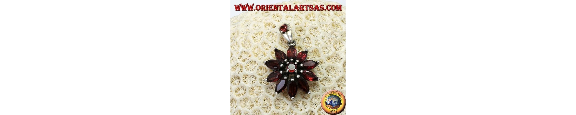 Pendants in 925 ‰ silver, with garnets